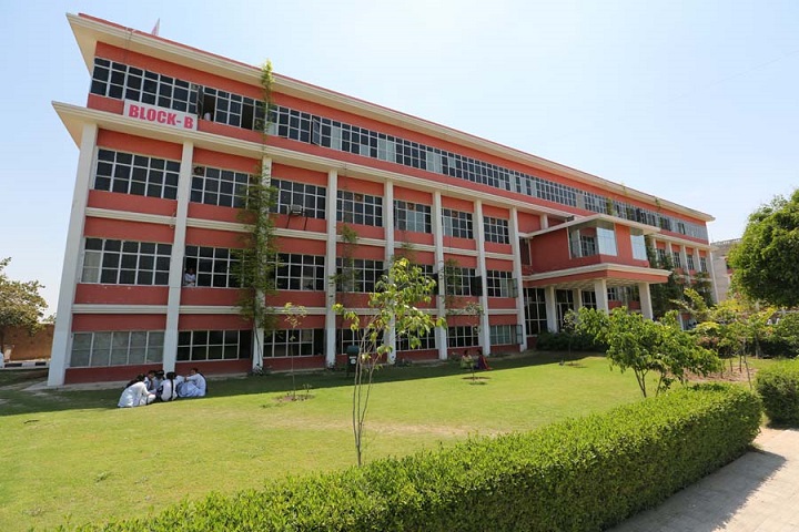 https://cache.careers360.mobi/media/colleges/social-media/media-gallery/5689/2019/6/11/College Building View of Baba Farid College of Management and Technology Bathinda_Campus-View.jpg